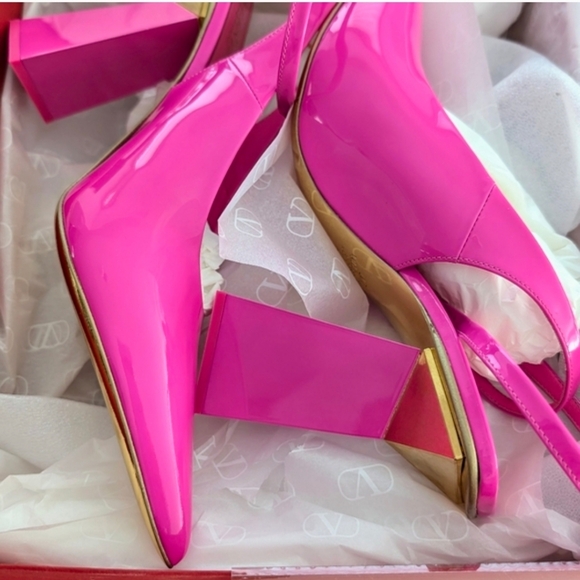 Valentino Garavani Patent Slingback Pumps in Hot Pink - Picture 11 of 11
